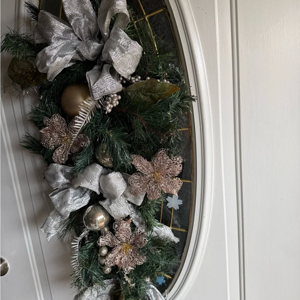 Home interiors artificial Christmas teardrop swag - champagne with silver